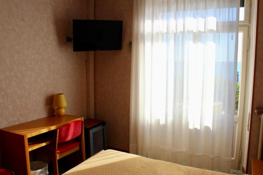 TV a/nebo společenská místnost v ubytování Hotel Tre Corone