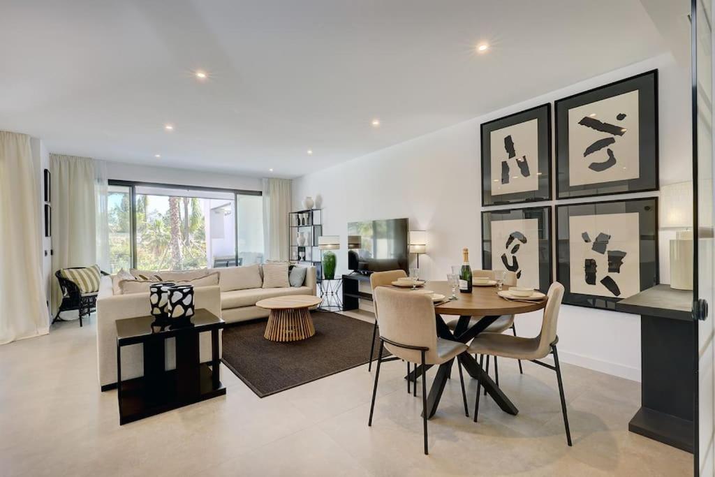 Posezení v ubytování Ground Floor, 2 bedroom Apartment @ Estepona Hills
