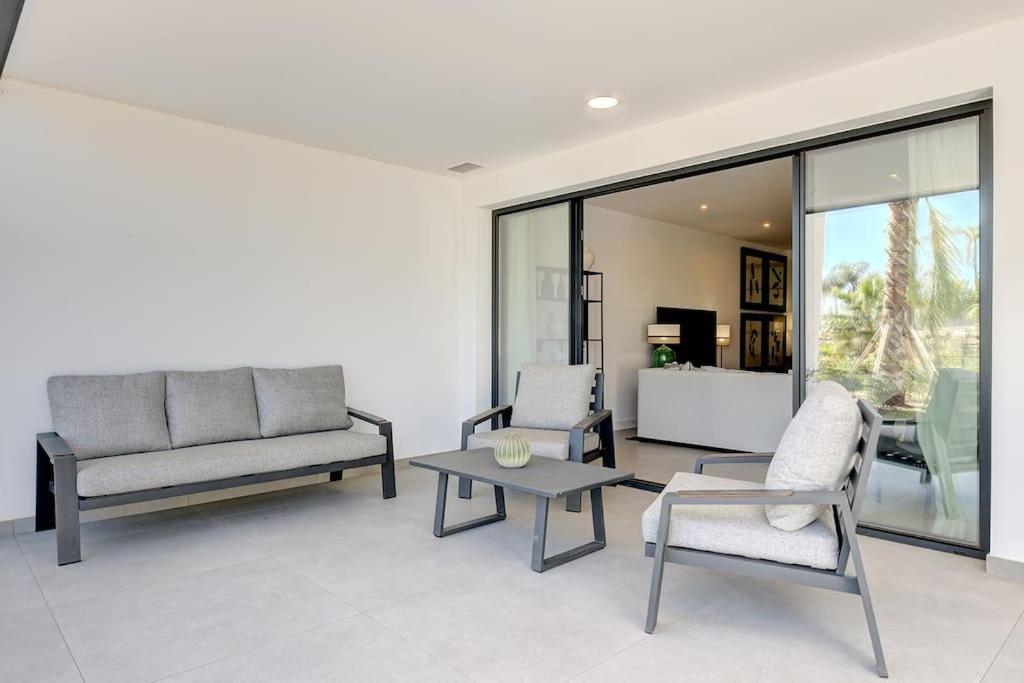 Posezení v ubytování Ground Floor, 2 bedroom Apartment @ Estepona Hills