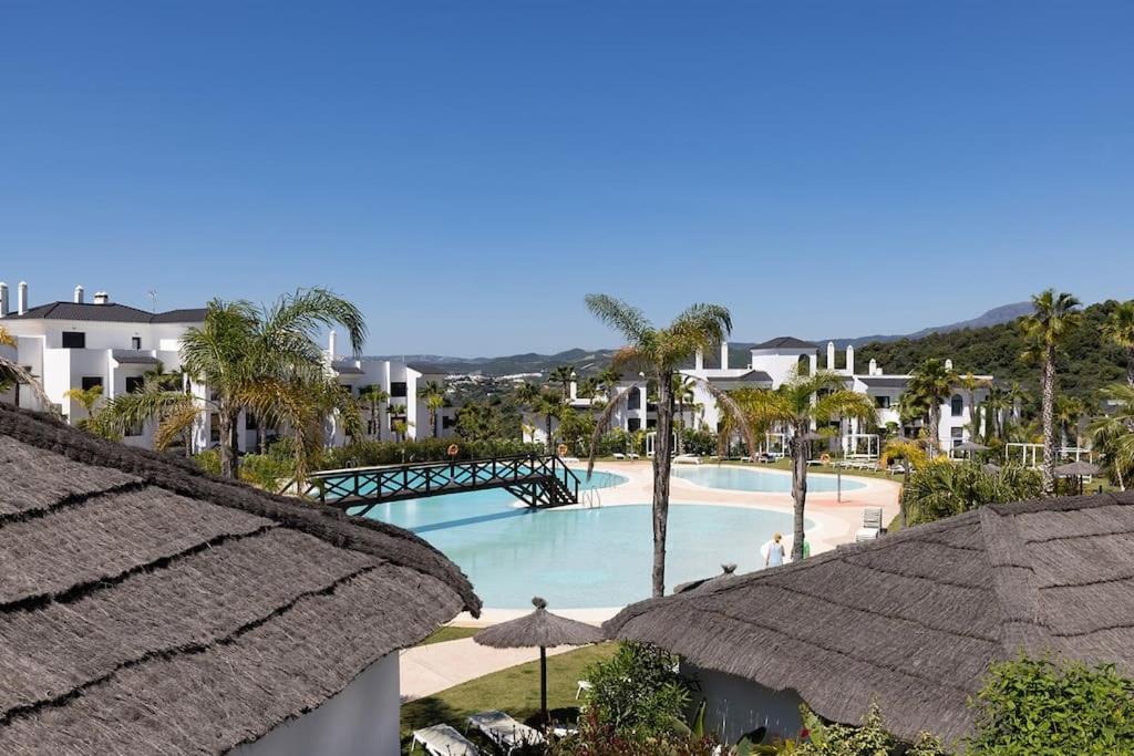 Bazén v ubytování Ground Floor, 2 bedroom Apartment @ Estepona Hills nebo v jeho okolí