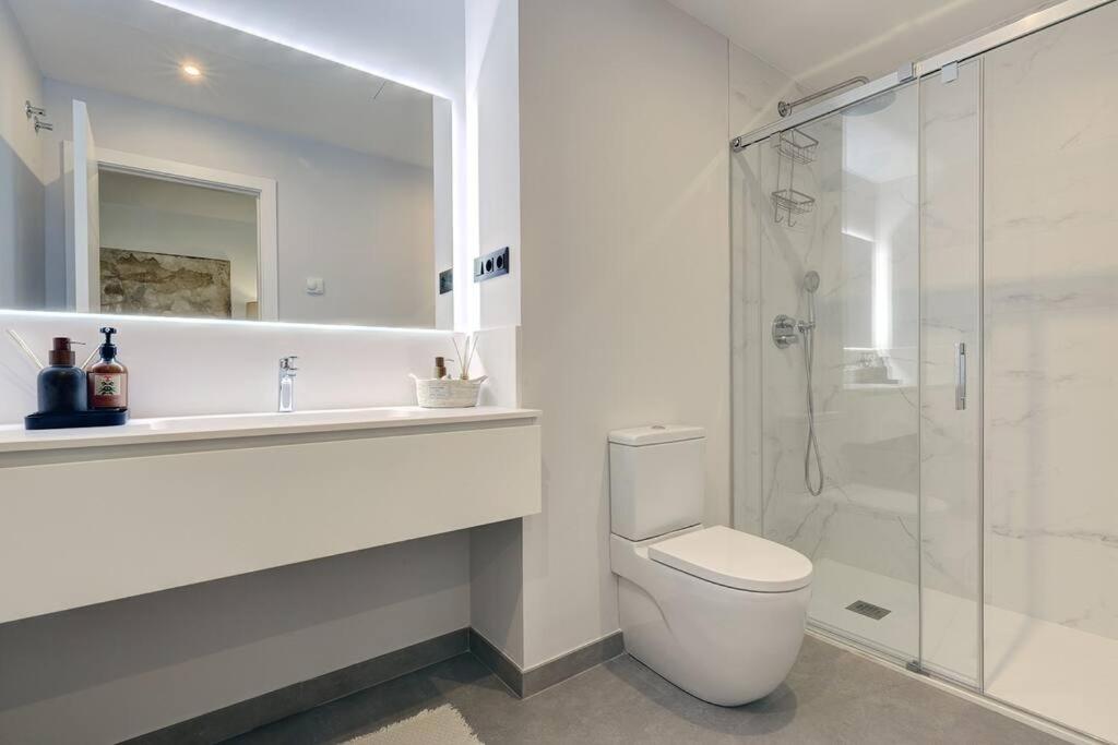Koupelna v ubytování Ground Floor, 2 bedroom Apartment @ Estepona Hills