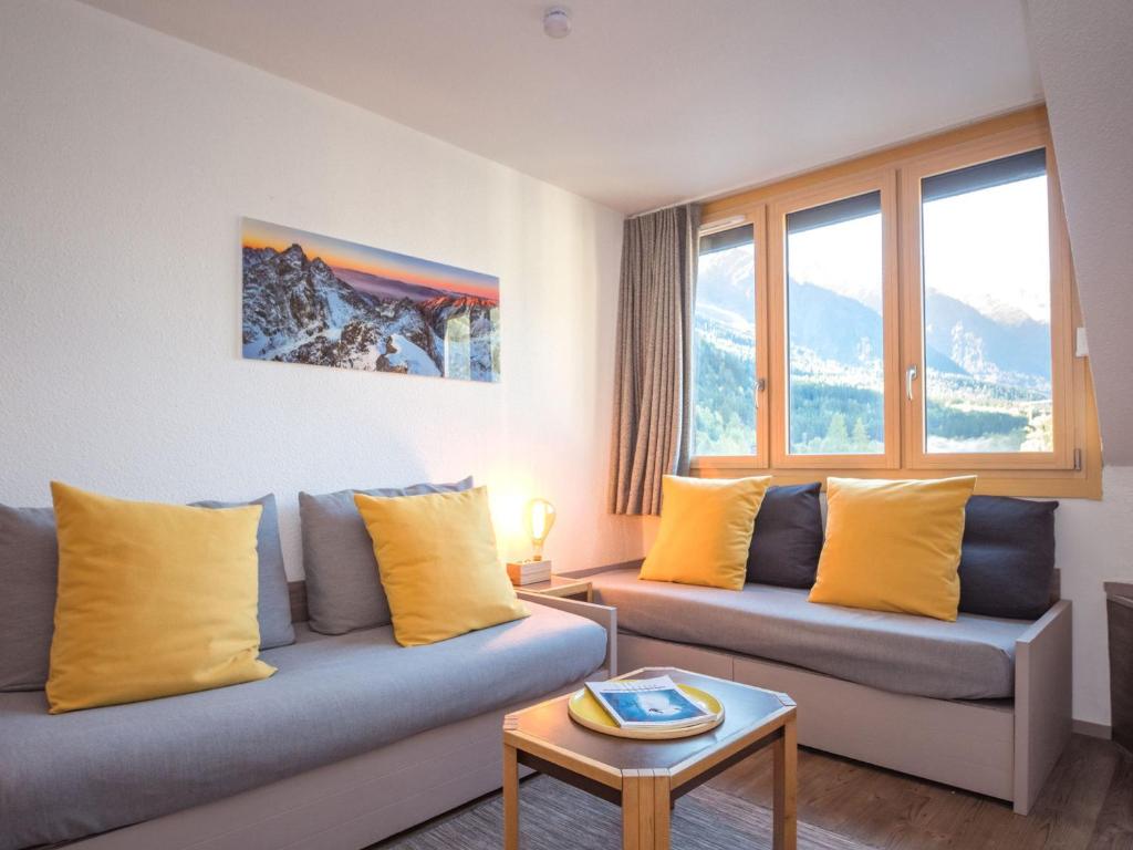 Posedenie v ubytovaní Appartement rénové avec parking et wifi à Chamonix - FR-1-343-208