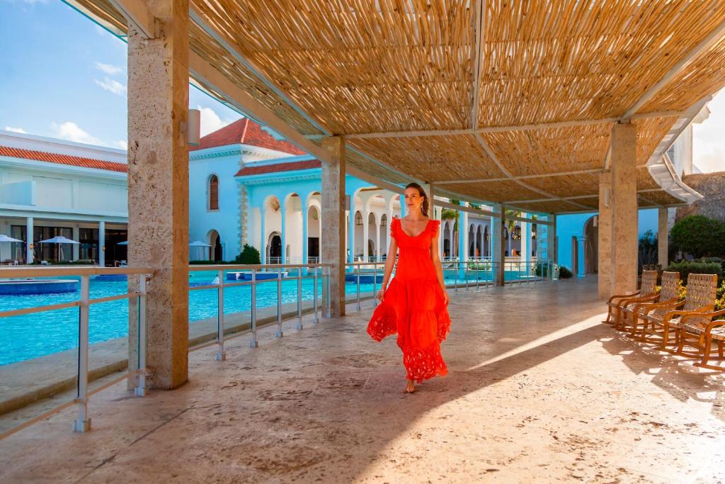 Bazén v ubytování Paradisus Palma Real Golf & Spa Resort All Inclusive nebo v jeho okolí
