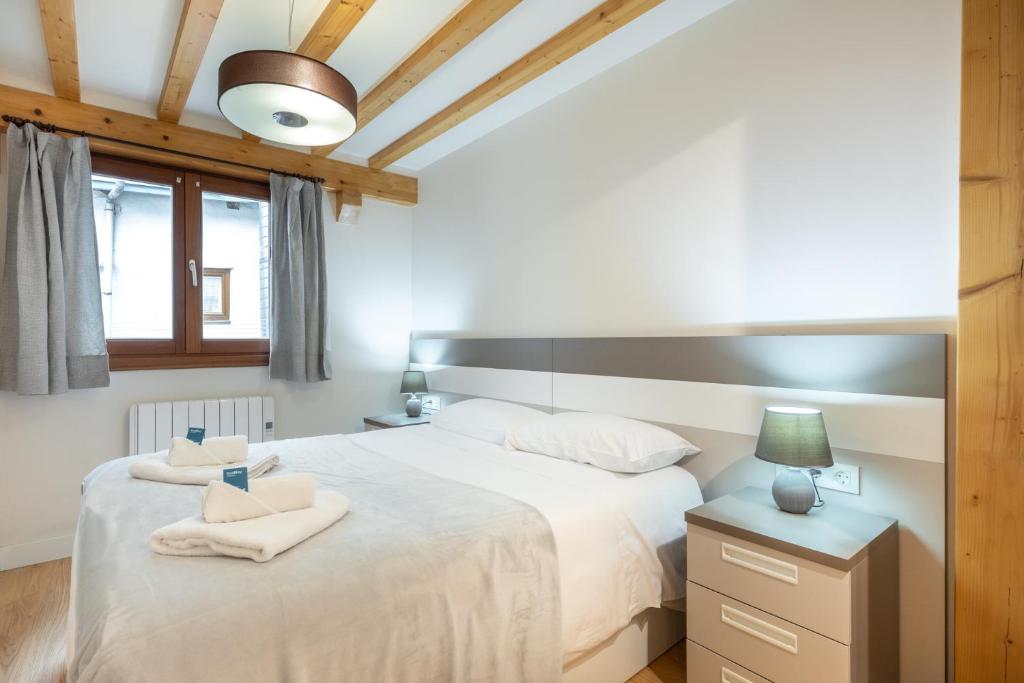 Postel nebo postele na pokoji v ubytování Gamarra - baskeyrentals