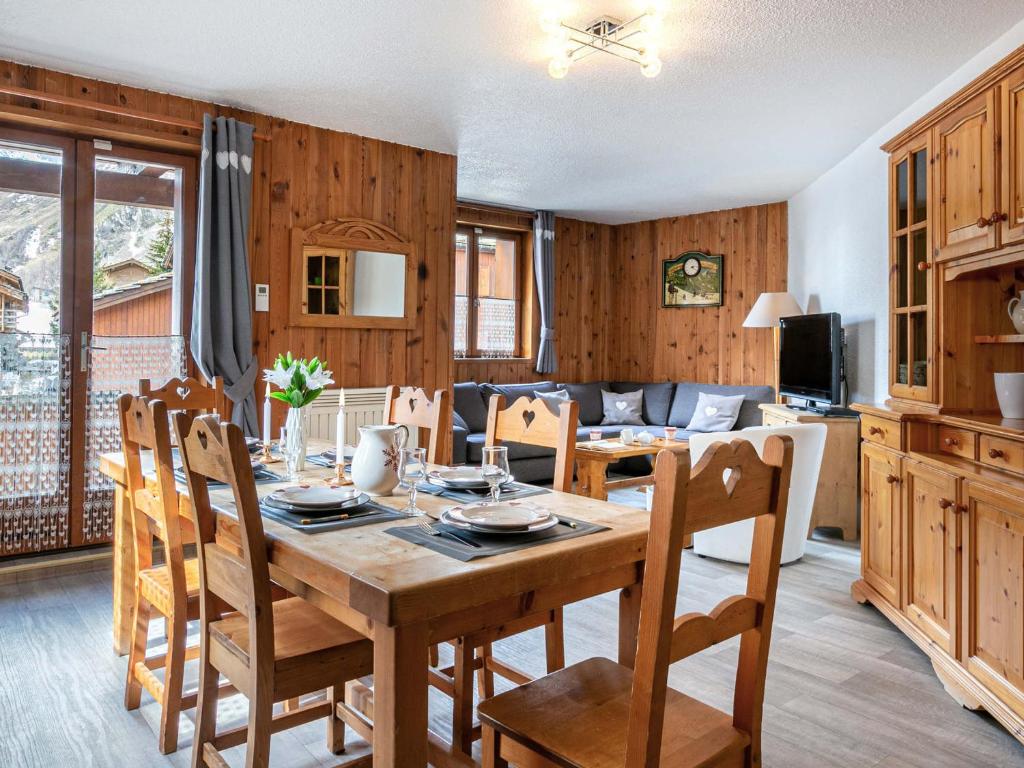 Appartement de style montagnard dans chalet rustique, au cœur du vieux village et aux pieds des pistes
