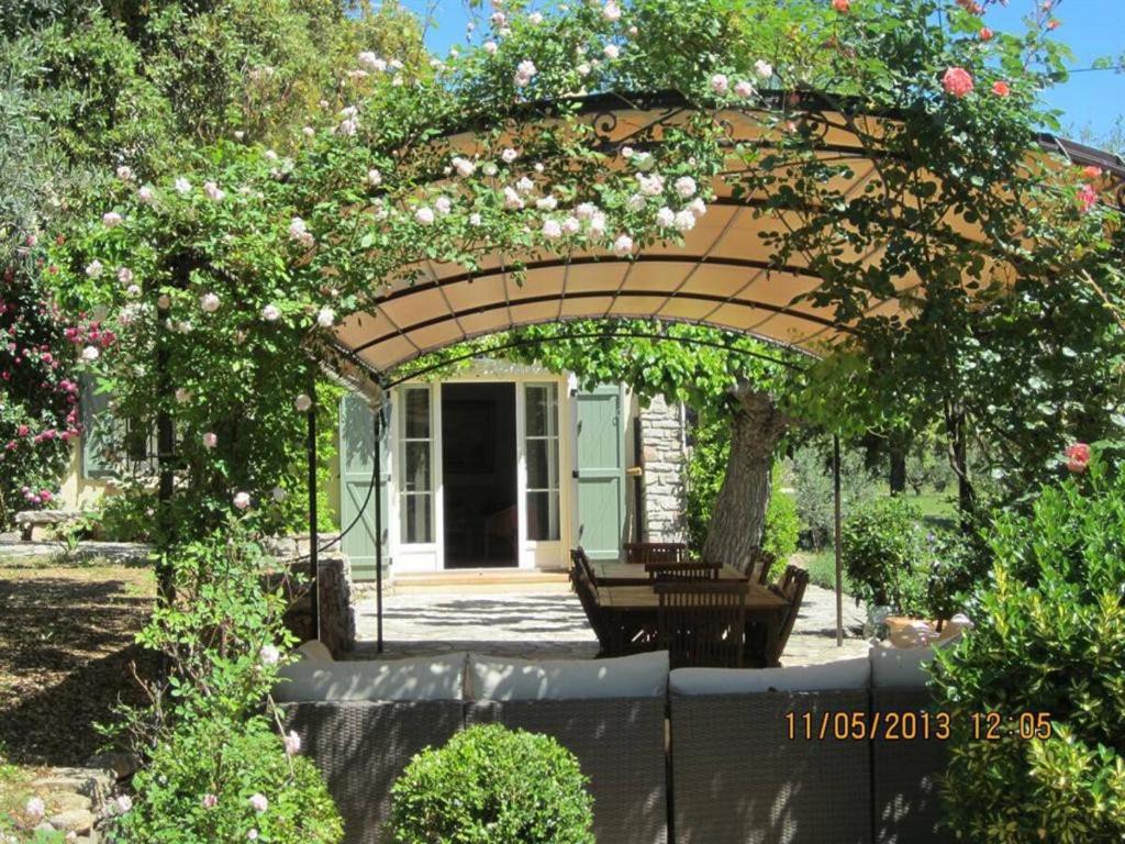 a pergola with a bench in a garden at Charming, chic, secluded villa within walking distance from Lorgues in Lorgues