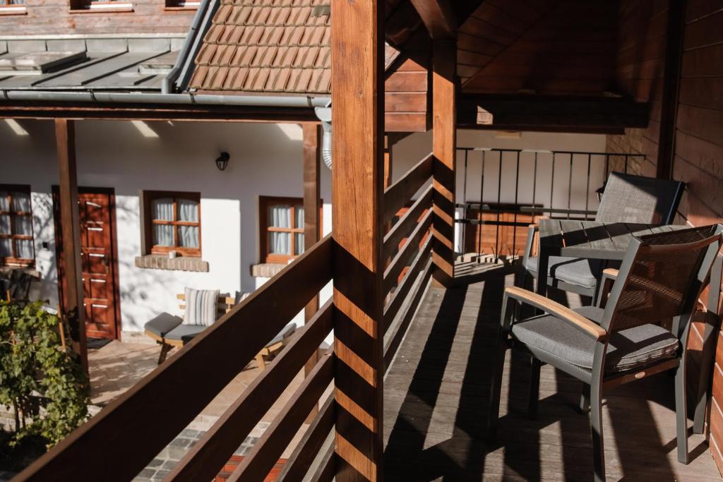 Balkón nebo terasa v ubytování Dunna Vendégház