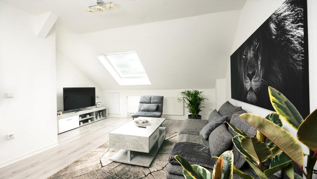 a living room with a couch and a tv at 2,5-Zimmer inkl Arbeitsplatz, WLAN & free Netflix, Amazon-Free Parken vollausgestattete Wohnung, 24h Check In in Hamm