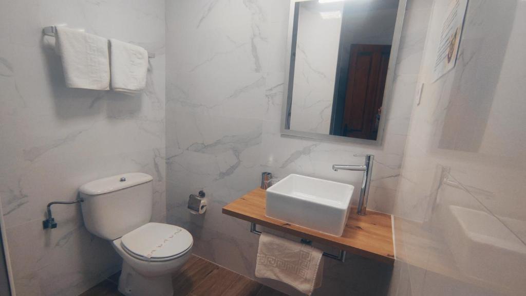 Un baño de Hotel Solatorre