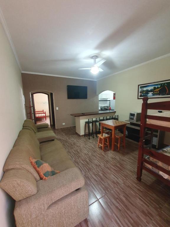 a living room with a couch and a table at Ótima casa de praia, muito bem localizada. in São Sebastião