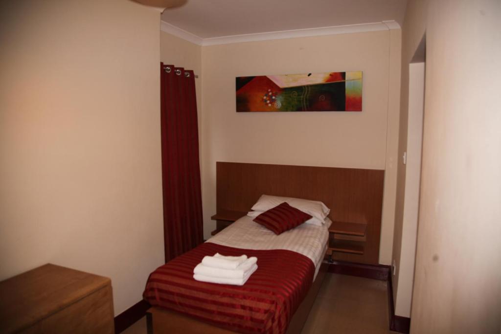 Grove Apartments - One-Bedroom Apartment (2 Adults + 1 Child)