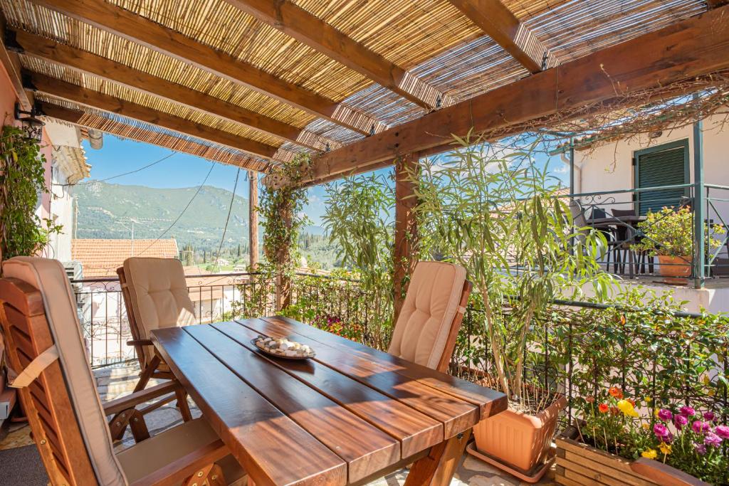 A balcony or terrace at Natasa's cozy house