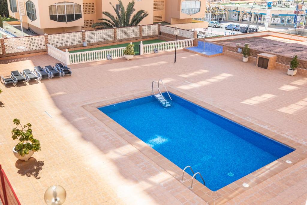 Bazén v ubytování Loix Mar Apartment 2-F Levante Beach nebo v jeho okolí