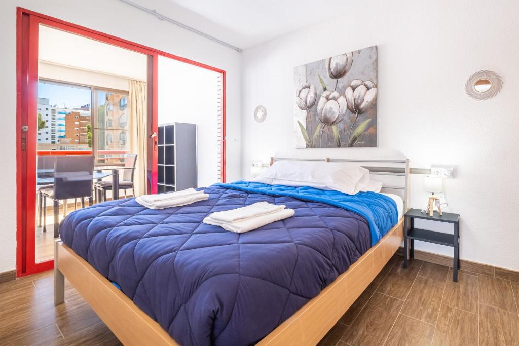 Postel nebo postele na pokoji v ubytování Loix Mar Apartment 2-F Levante Beach