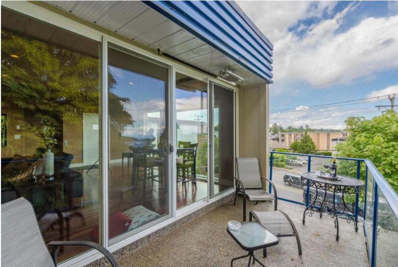 Balkón nebo terasa v ubytování Luxury Penthouse Downtown Nanaimo