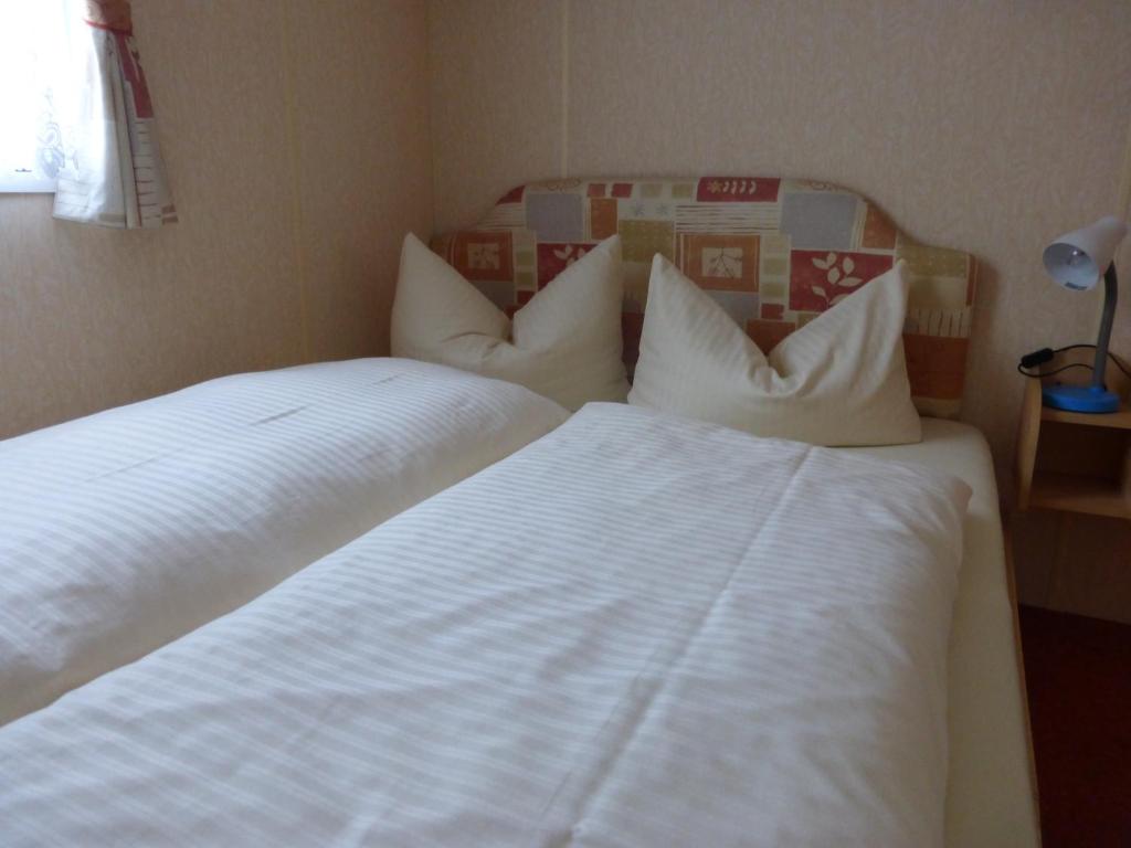 Postel nebo postele na pokoji v ubytování Hotel Gasthof Turm