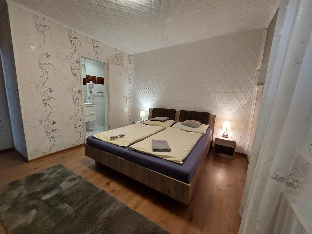 Postel nebo postele na pokoji v ubytování Oázis Vendégház és Appartman
