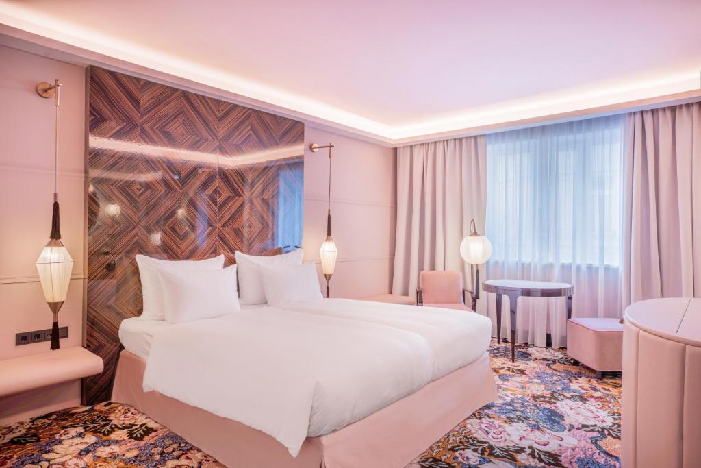 Postel nebo postele na pokoji v ubytování Hotel Topazz & Lamée