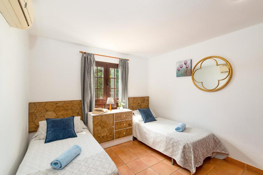 Postel nebo postele na pokoji v ubytování Villa Yaiza by Villa Plus