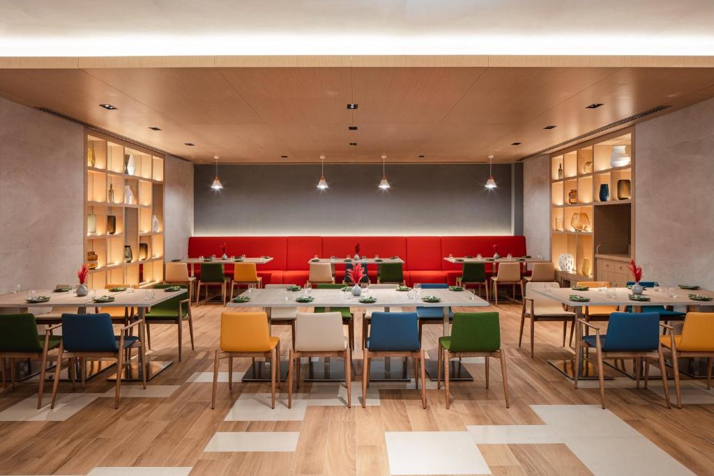 Holiday Inn & Suites - Dubai Science Park by IHG - Resim 40