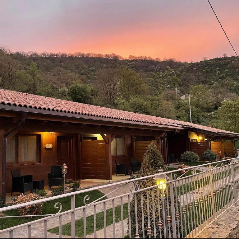 a house with a fence in front of it at Agri-Hotel Da Marianna Resort & Spa in Santa Domenica Vittoria