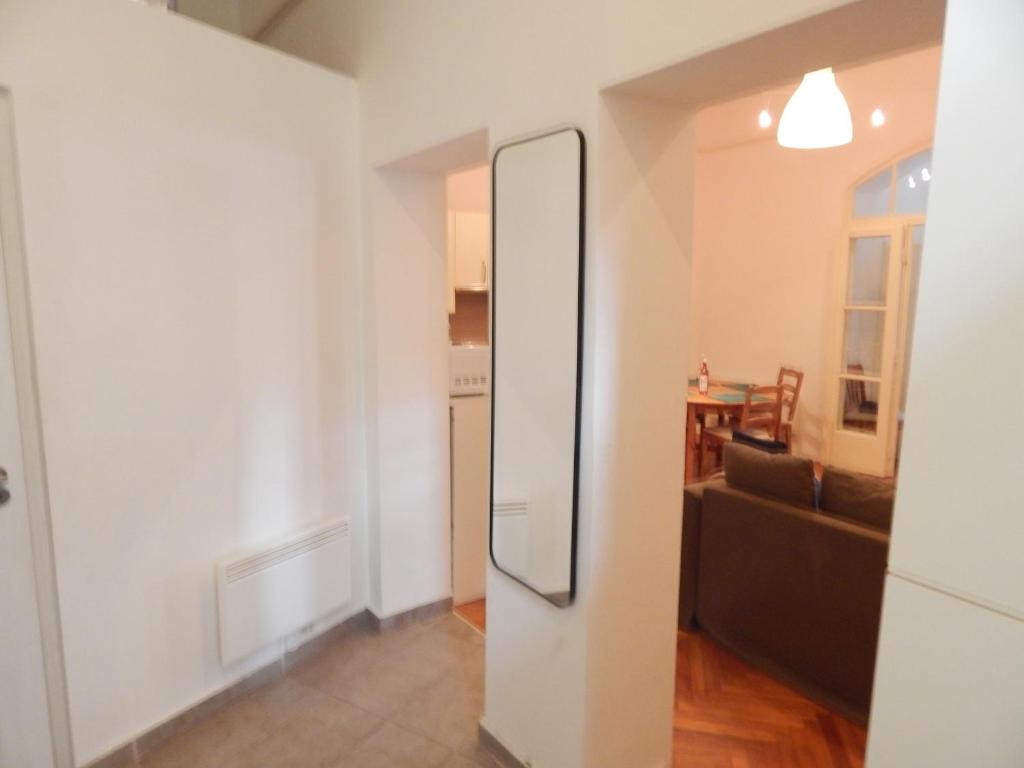 A seating area at Free Parking - DOB50 spacious apartment - 2 separate bedroom, 5 people, AC, WIFI