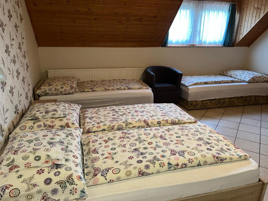 Postel nebo postele na pokoji v ubytování Ibolya Vendégház
