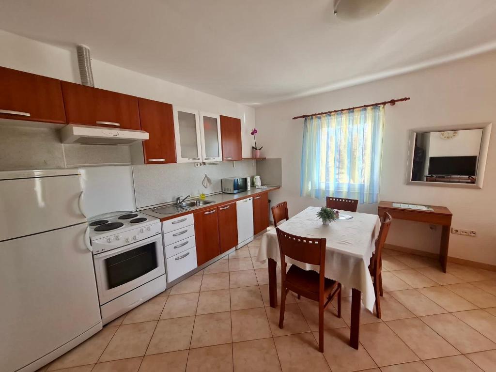 Apartments Spert - One-Bedroom Apartment With Sea View