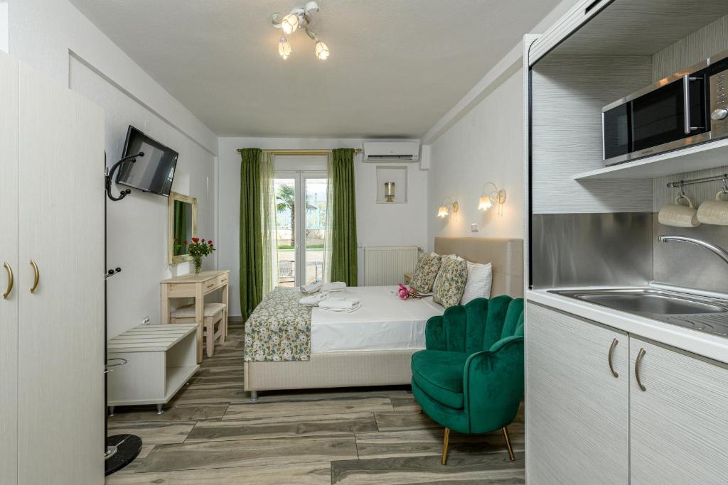 Stratos Deluxe Apartments - 13