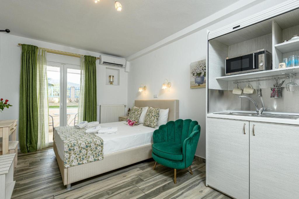 Stratos Deluxe Apartments - 14