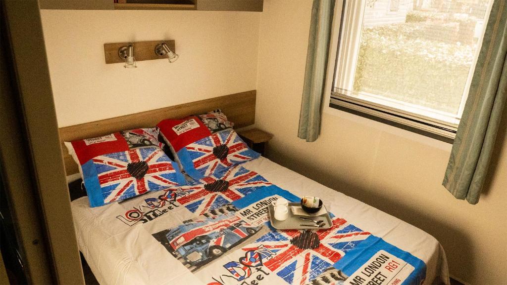Postel nebo postele na pokoji v ubytování MOBILHOME Familial