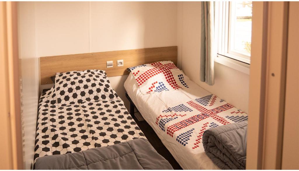 Postel nebo postele na pokoji v ubytování MOBILHOME Familial