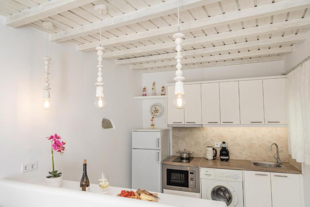 Kuchyň nebo kuchyňský kout v ubytování En Lefko boutique house