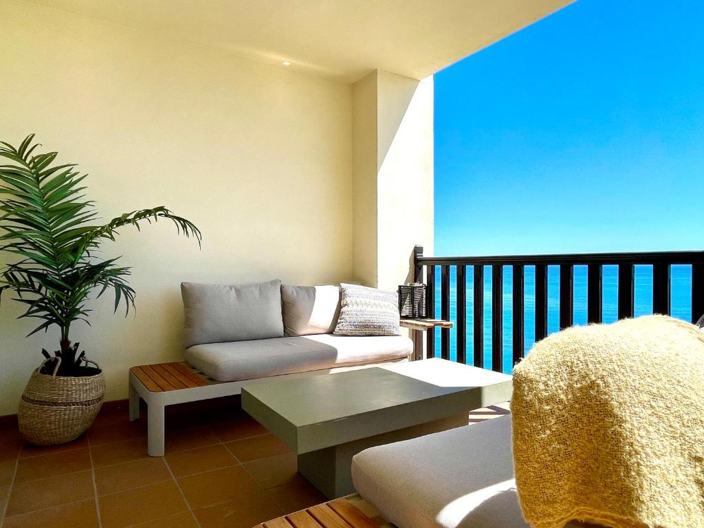 Apartamentos Stunning direct sea views 2 bed apartment at Balcon de Benamádena by Solrentspain Stays en Benalmádena, Andalucía