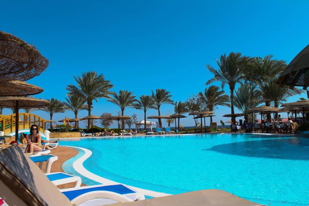 Bazén v ubytování Pickalbatros Royal Grand Sharm - Adults Friendly 16 Years Plus nebo v jeho okolí