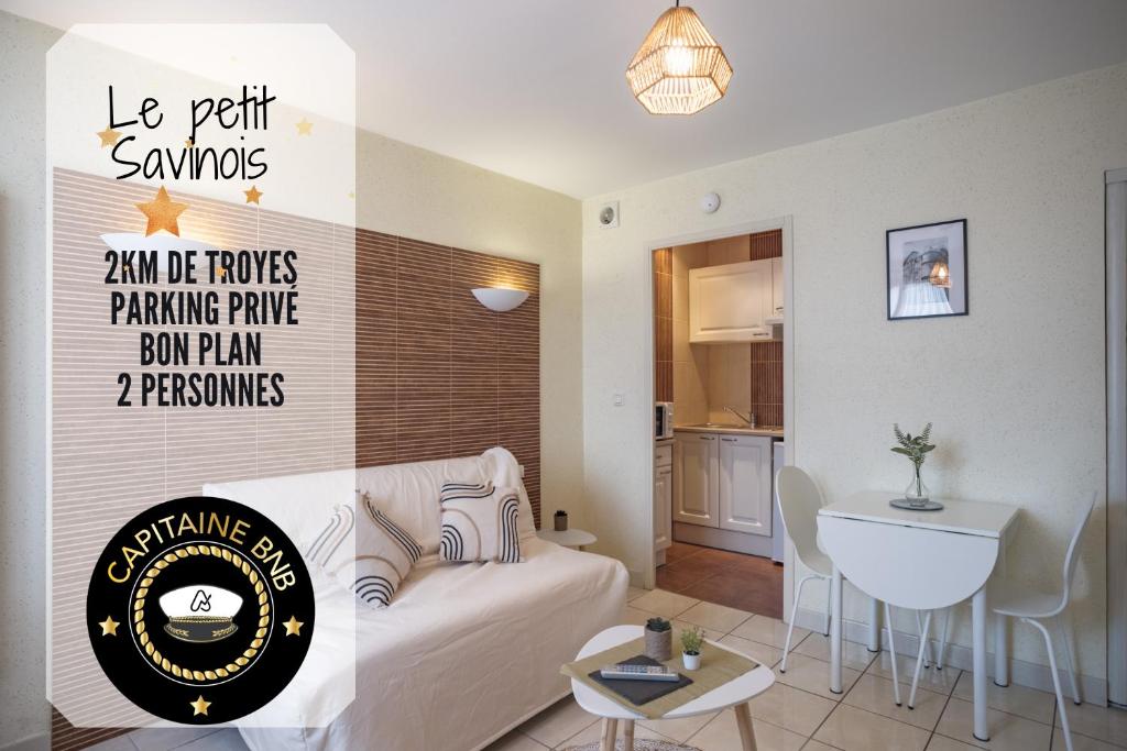 Een badkamer bij Le Petit Savinois - 2km de Troyes - Parking privé