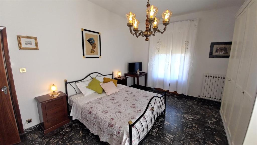 Postel nebo postele na pokoji v ubytování OPERA21 TUSCANY SINGLE HOUSE LUCIGNANO