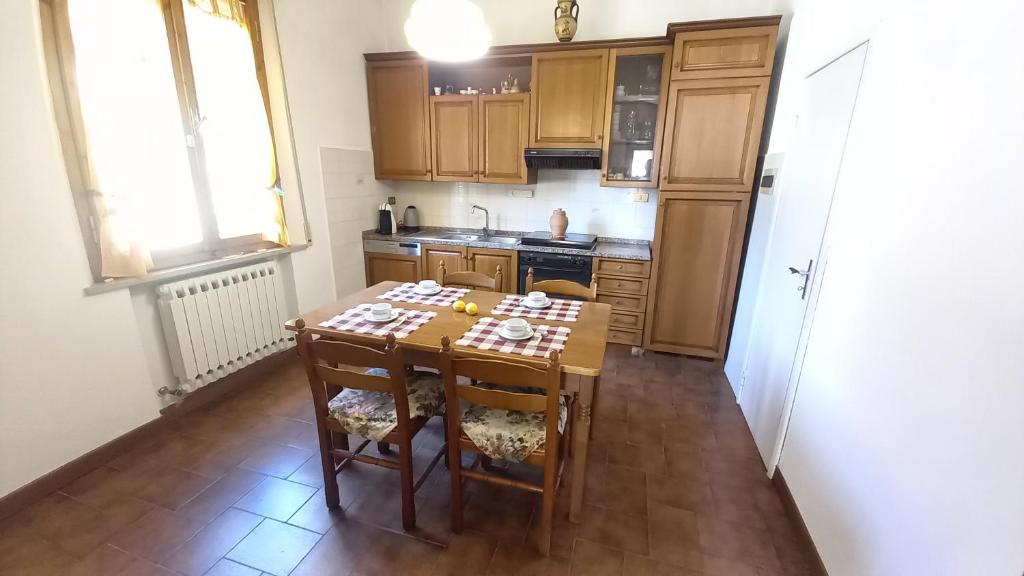 Kuchyň nebo kuchyňský kout v ubytování OPERA21 TUSCANY SINGLE HOUSE LUCIGNANO