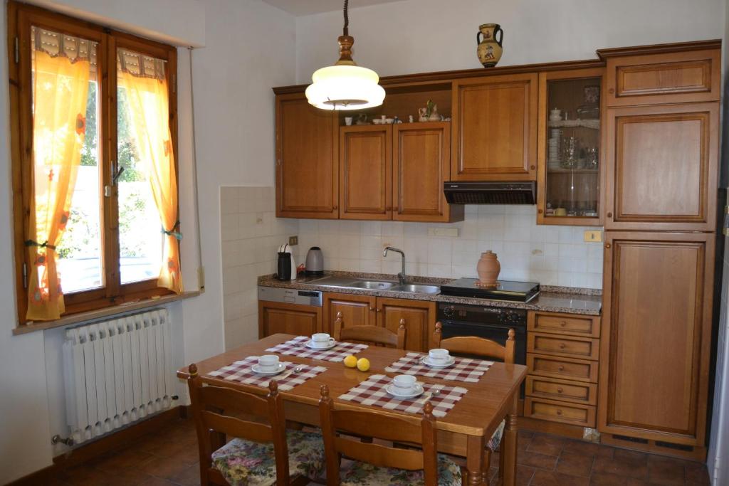 Kuchyň nebo kuchyňský kout v ubytování OPERA21 TUSCANY SINGLE HOUSE LUCIGNANO