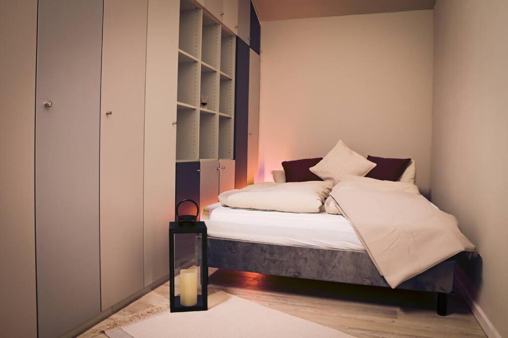 Postel nebo postele na pokoji v ubytování KiMMCo Loft