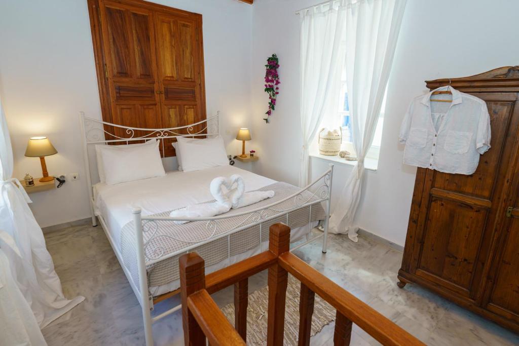 Postel nebo postele na pokoji v ubytování Captain D - Hydra Dream Houses