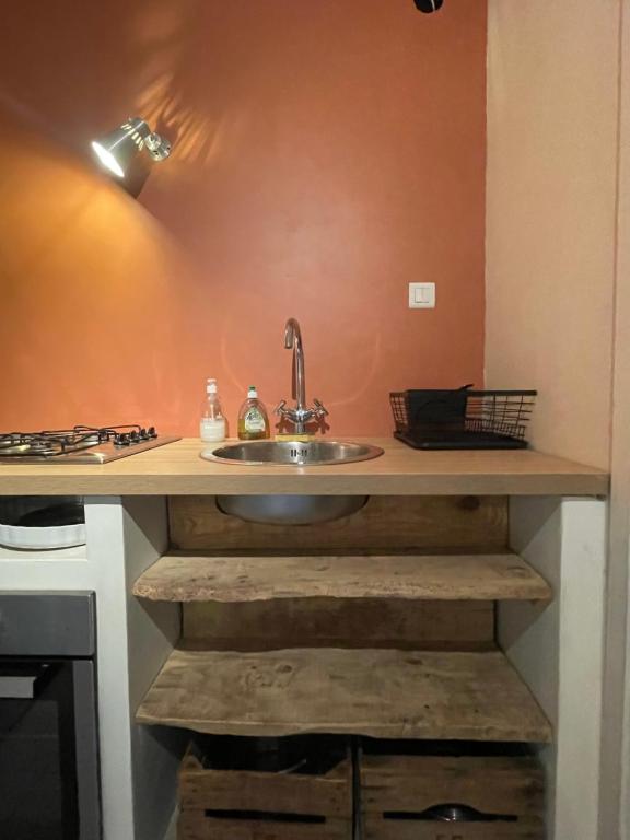 Kuchyň nebo kuchyňský kout v ubytování Ferme St Pierre gîte, pisc, repas, 2-3 personnes
