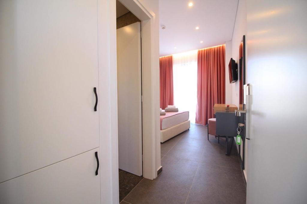 Postel nebo postele na pokoji v ubytování Blue Eye Hotel