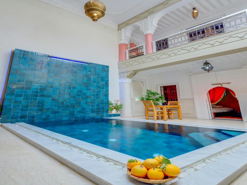 Bazén v ubytování Riad Princesse Du Désert & Spa nebo v jeho okolí