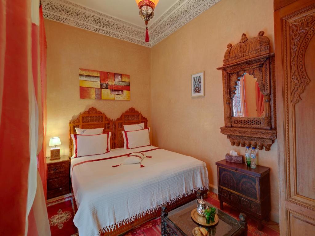 Postel nebo postele na pokoji v ubytování Riad Princesse Du Désert & Spa