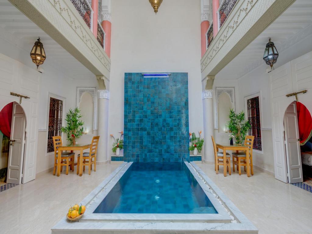 La alberca dentro o cerca de Riad Princesse Du Désert & Spa