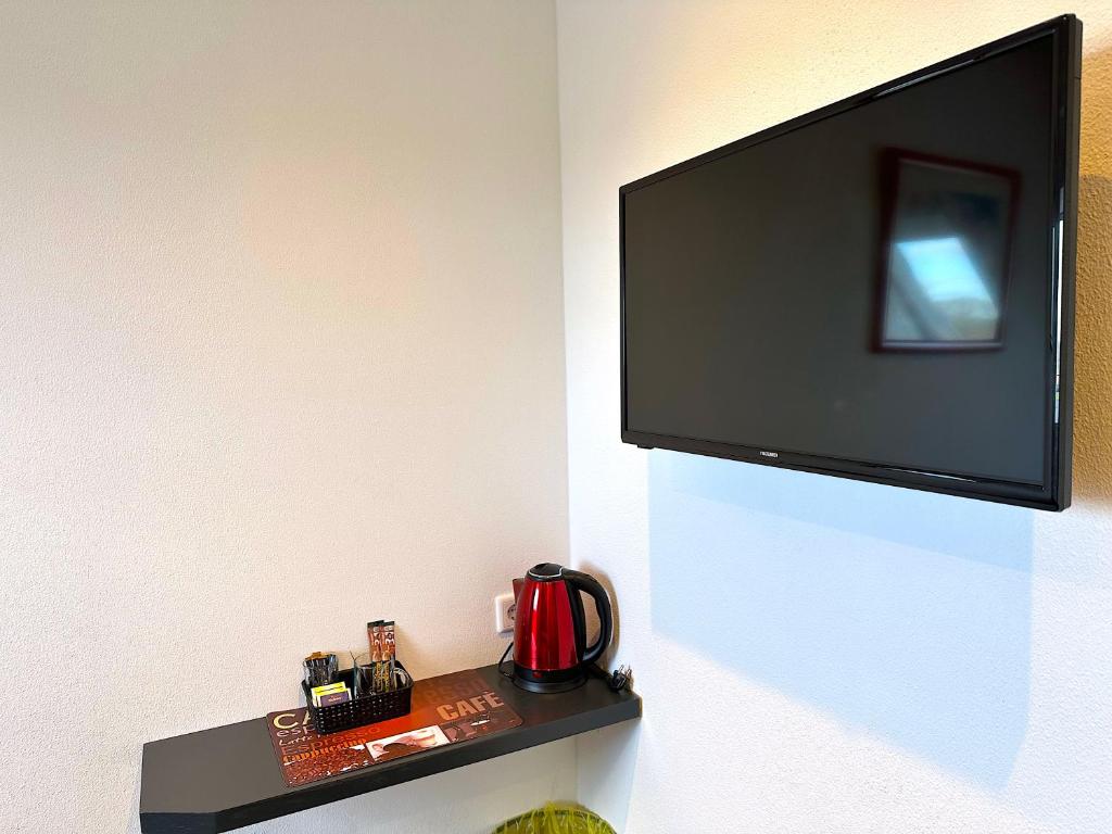 TV a/nebo společenská místnost v ubytování Hotel Uthoff
