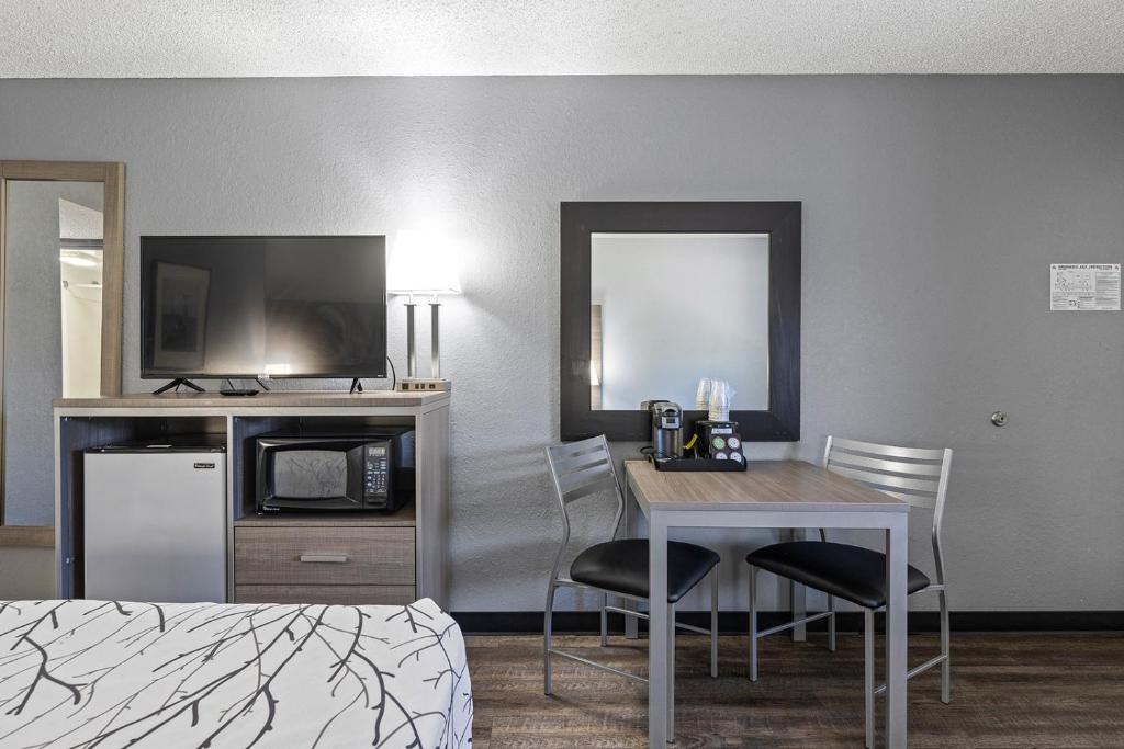 GreenTree Inn Prescott Valley photo
