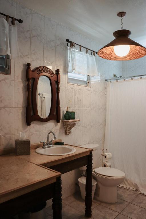 Koupelna v ubytování Hacienda Tres Casitas