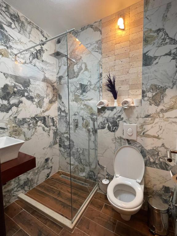 Koupelna v ubytování Apartments Miri